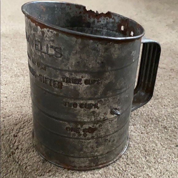 Vintage Bromwell’s Measuring Sifter - Picture 8 of 8